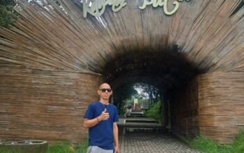 Ironi Negeri Ini — Guru Disuruh Sarjana, Tapi Dewan Bisa Cukup Lulus SMA   