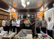 Hari Lahir Kejaksaan RI ke-81, Plh Kapolres Beri Kejutan Ke Kajari Murung Raya