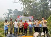 Dukung Ketahanan Pangan, Kapolsek Sumber Barito Panen Jagung Milik PT. NARS Tumbang Olong I