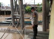 Personel Polsek Dusel Patroli Dialogis, Cek Ketinggian Air Di Pelabuhan Pasar Lama Buntok