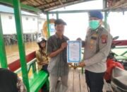 Satpolairud Polres Kapuas Sosialisasikan Larangan Karhutla kepada Warga Bantaran DAS Kapuas