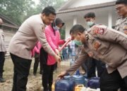 Peduli Masyarakat di Musim Kemarau dan Kabut, Polres Barsel Gelar Bakti Kesehatan dan Salurkan Air Bersih Kepada Masyarakat Desa Lembeng