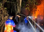 Polres Gunung Mas Padamkan Karhutla di Teluk Nyatu, Respons Layanan Call Center 110