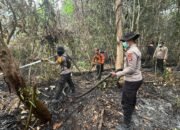 Polres Barito Utara Gerak Cepat Padamkan Karhutla 1 Hektare di Teweh Selatan