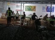 ANGGOTA POLSEK PULAU PETAK LAKSANAKAN PATROLI MALAM, GUNA MEWUJUDKAN KAMTIBMAS KONDUSIF DI WILAYAH KECAMATAN PULAU PETAK