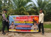 DALAM UPAYA PENCEGAHAN KEBAKARAN HUTAN DAN LAHAN, PERSONEL POLSEK PULAU PETAK SOSIALISASIKAN SANKSI PIDANA PELAKU KARHUTLA KE MASYARAKAT KECAMATAN PULAU PETAK