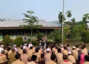 Di Tengah Kekeringan, Warga dan Pelajar SMAN 1 Kapuas Barat Gelar Sholat Istisqa, Polisi Sisipkan Pesan Cegah Karhutla