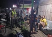 ANGGOTA POLSEK PULAU PETAK LAKSANAKAN PATROLI MALAM, GUNA MEWUJUDKAN KAMTIBMAS KONDUSIF DI WILAYAH KECAMATAN PULAU PETAK