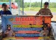 DALAM UPAYA PENCEGAHAN KEBAKARAN HUTAN DAN LAHAN, PERSONEL POLSEK PULAU PETAK SOSIALISASIKAN SANKSI PIDANA PELAKU KARHUTLA KE MASYARAKAT KECAMATAN PULAU PETAK