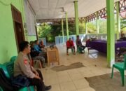 Polsek Kapuas Barat Gelar Jumat Curhat Di Kantor Desa Agar Dekat Dengan Masyarakat Untuk Mendengar Aspirasi Dan Informasi