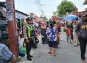 Jaga Kondusivitas Pusat Perbelanjaan, Polsek Kapuas Barat Terjunkan Personel Patroli Pasar Mingguan Mandomai
