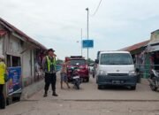 Sambangi Dermaga Feri Saka Mangkahai, Kapolsek Kapuas Barat Tegaskan Pentingnya Alat Keselamatan Transportasi Air