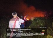 CEGAH API MENDEKATI PERMUKIMAN, POLSEK HANAU BERSAMA TIM GABUNGAN PADAMKAN KARHUTLA