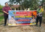 DALAM UPAYA PENCEGAHAN KEBAKARAN HUTAN DAN LAHAN, PERSONEL POLSEK PULAU PETAK SOSIALISASIKAN SANKSI PIDANA PELAKU KARHUTLA KE MASYARAKAT KECAMATAN PULAU PETAK