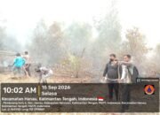 TEKAN RISIKO API MELUAS, PERSONEL GABUNGAN LAKUKAN PEMADAMAN DI WILAYAH BAKUNG