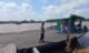 Kabut Asap Selimuti Wilayah Kapuas Barat, Polsek Kapuas Barat Gencarkan Patroli dan Imbauan Keselamatan Transportasi Air di Dermaga Saka Mangkahai