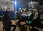 ANGGOTA POLSEK PULAU PETAK LAKSANAKAN PATROLI MALAM, GUNA MEWUJUDKAN KAMTIBMAS KONDUSIF DI WILAYAH KECAMATAN PULAU PETAK