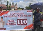 Percepat Respon Aduan Masyarakat, Personel Polsek Sepang Sebar Sticker dan Spanduk Layanan 110