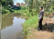 Dukung Ketahanan Pangan, Polsek Kapuas Barat Laksanakan Monitoring Pekarangan Pangan Bergizi Budidaya Ikan Air Tawar di Desa Sei Pitung