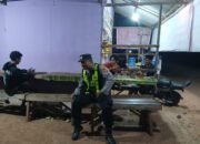 ANGGOTA POLSEK PULAU PETAK LAKSANAKAN PATROLI MALAM, GUNA MEWUJUDKAN KAMTIBMAS KONDUSIF DI WILAYAH KECAMATAN PULAU PETAK