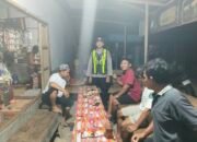 ANGGOTA POLSEK PULAU PETAK LAKSANAKAN PATROLI MALAM, GUNA MEWUJUDKAN KAMTIBMAS KONDUSIF DI WILAYAH KECAMATAN PULAU PETAK