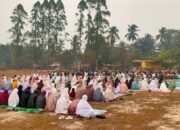 Polsek Pangkalan Banteng Bersama Warga Gelar Sholat Istisqo Minta Hujan di Tengah Kabut Asap