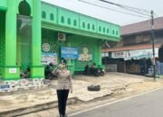 Berikan Rasa Aman, Srikandi Polwan Polres Barito Utara Kawal Ibadah Sholat Jumat