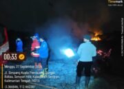 DI TENGAH MALAM, SATGAS KARHUTLA JINAKKAN TITIK API DI JALAN SIMPANG KUALA PEMBUANG
