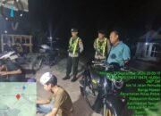 ANGGOTA POLSEK PULAU PETAK LAKSANAKAN PATROLI MALAM, GUNA MEWUJUDKAN KAMTIBMAS KONDUSIF DI WILAYAH KECAMATAN PULAU PETAK