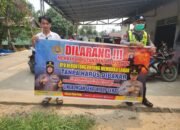 DALAM UPAYA PENCEGAHAN KEBAKARAN HUTAN DAN LAHAN, PERSONEL POLSEK PULAU PETAK SOSIALISASIKAN SANKSI PIDANA PELAKU KARHUTLA KE MASYARAKAT KECAMATAN PULAU PETAK