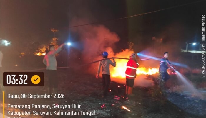 KEBAKARAN DEKAT PEMUKIMAN WARGA, SATGAS KARHUTLA PADAMKAN API DI PEMATANG PANJANG