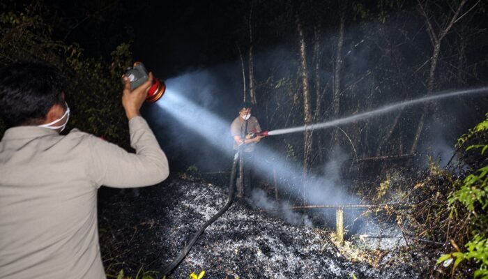 Karhutla di Desa Sarerangan Berhasil Dipadamkan, Polres Gunung Mas Lakukan Pendinginan